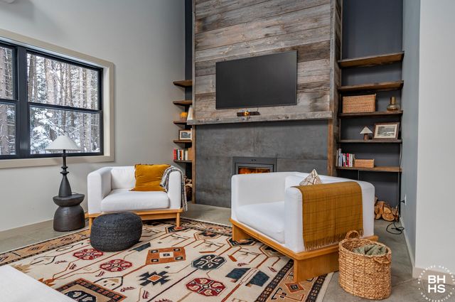 44 Lambs Way, Lake Placid, NY 12946