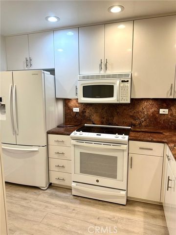 2243 Martin 117, Irvine, CA 92612