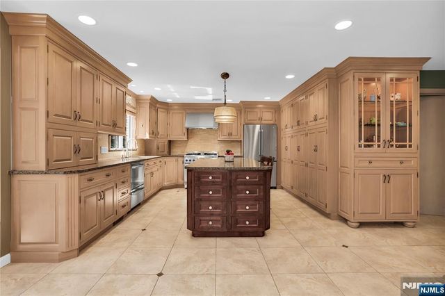 70 Forest Hills, Cedar Grove, NJ 07009