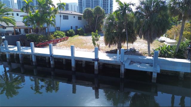 460 Holiday Dr, Hallandale Beach, FL 33009