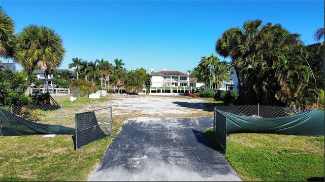 460 Holiday Dr, Hallandale Beach, FL 33009