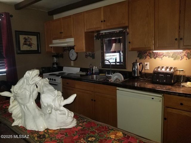 5 Hesselbarth Lane, Tubac, AZ 85646