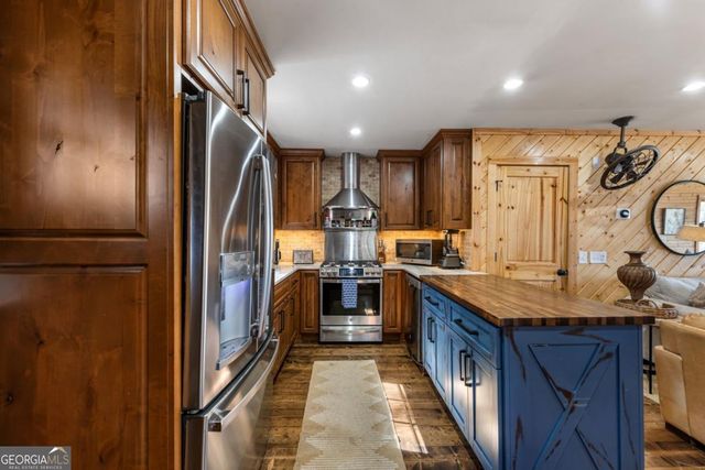 240 Mountain View Court, Ellijay, GA 30536