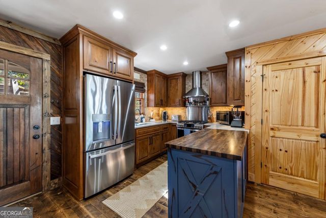 240 Mountain View Court, Ellijay, GA 30536