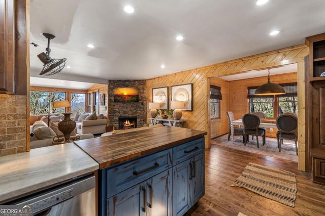 240 Mountain View Court, Ellijay, GA 30536