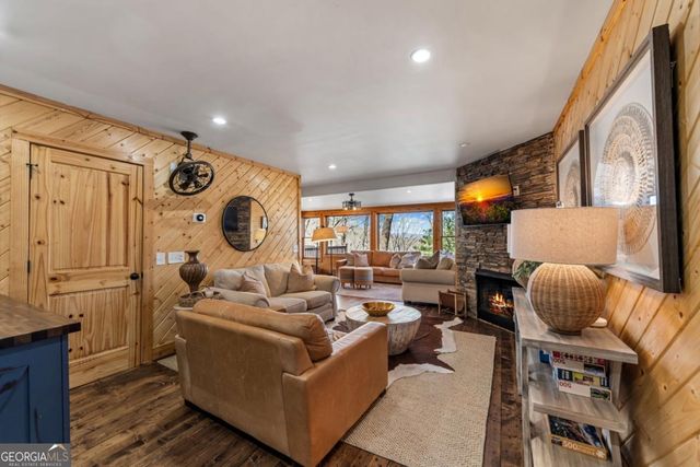 240 Mountain View Court, Ellijay, GA 30536