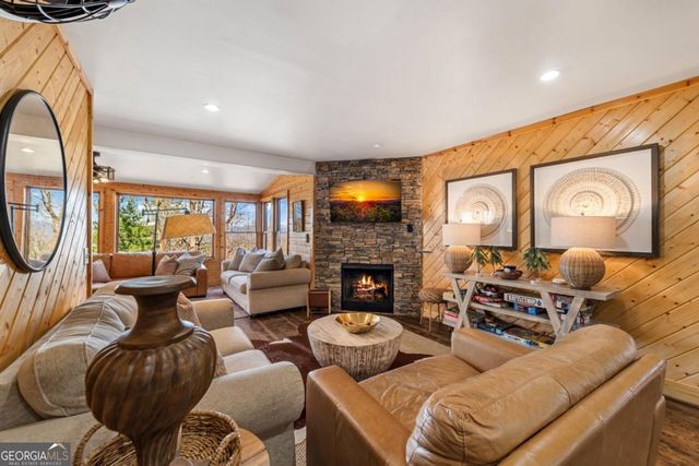 240 Mountain View Court, Ellijay, GA 30536