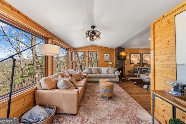 240 Mountain View Court, Ellijay, GA 30536