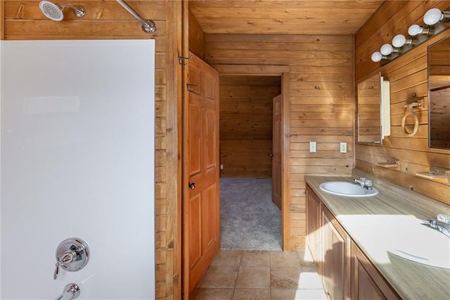 6803 E State Route YY Highway, Peculiar, MO 64078