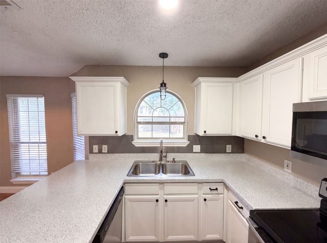 6604 N Chesterfield Drive, Fort Worth, TX 76179