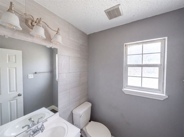 6604 N Chesterfield Drive, Fort Worth, TX 76179