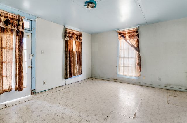 713 E College Street, Terrell, TX 75160