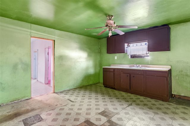 713 E College Street, Terrell, TX 75160