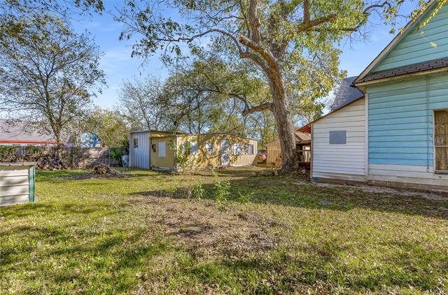 713 E College Street, Terrell, TX 75160