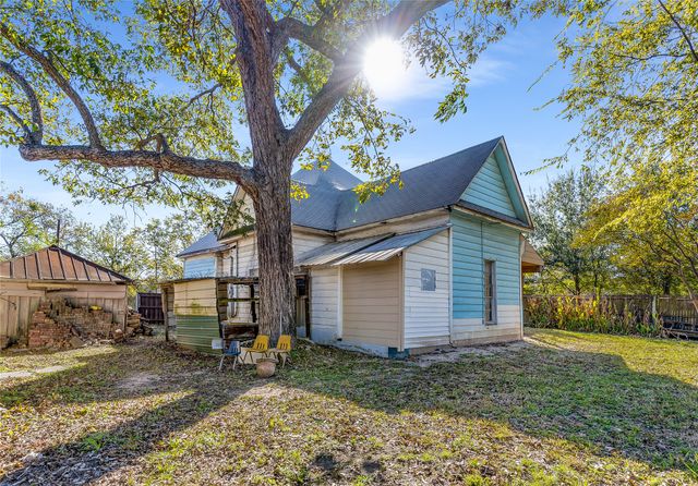 713 E College Street, Terrell, TX 75160