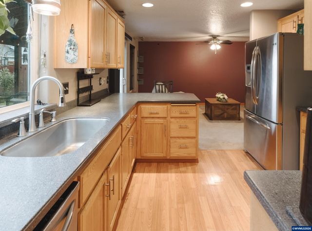 1254 Crystal Ln, Lafayette, OR 97127