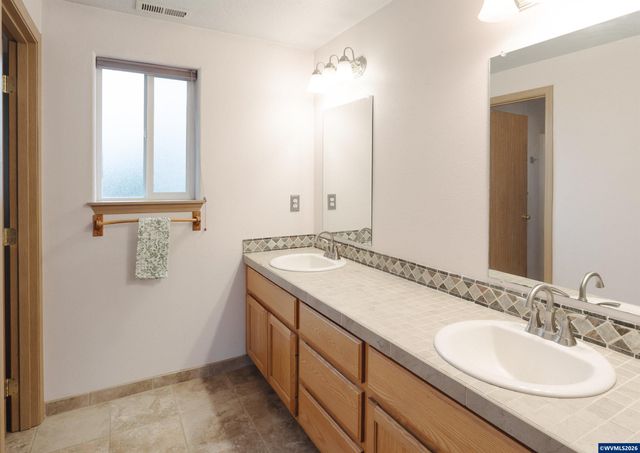 1254 Crystal Ln, Lafayette, OR 97127