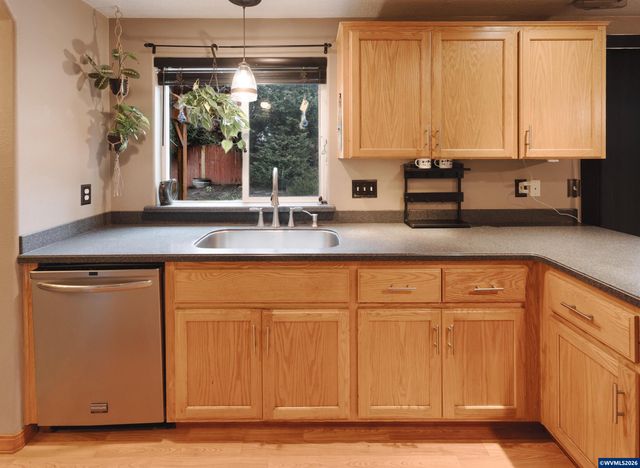 1254 Crystal Ln, Lafayette, OR 97127