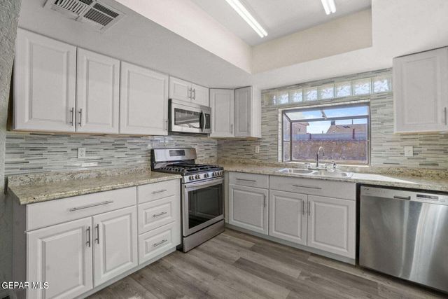 11200 WARCLOUD Avenue, El Paso, TX 79936