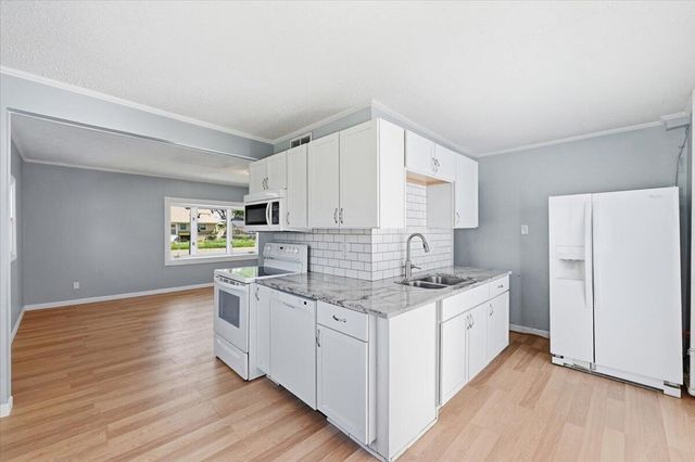 2741 AVENUE G, Council Bluffs, IA 51501