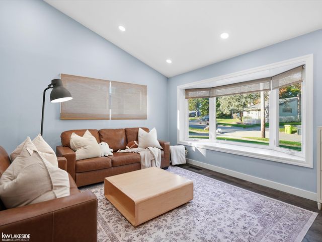 1324 CATALPA DR Drive, Rochester, MI 48307
