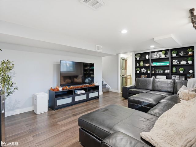 1324 CATALPA DR Drive, Rochester, MI 48307