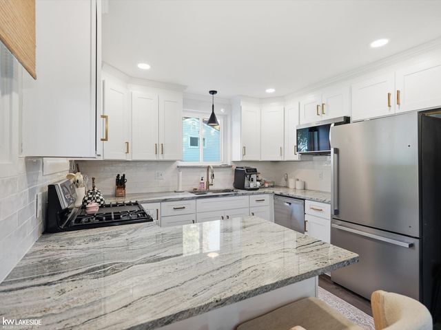 1324 CATALPA DR Drive, Rochester, MI 48307