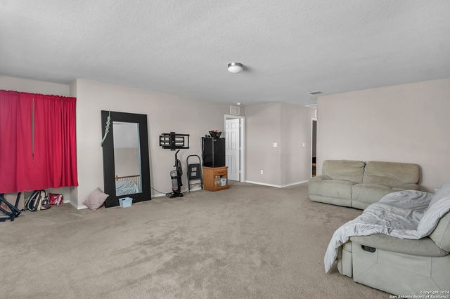 150 HIDDEN KNL, Selma, TX 78154
