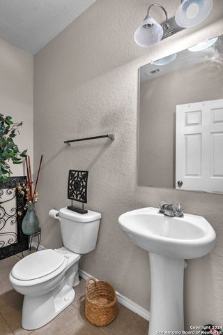 150 HIDDEN KNL, Selma, TX 78154