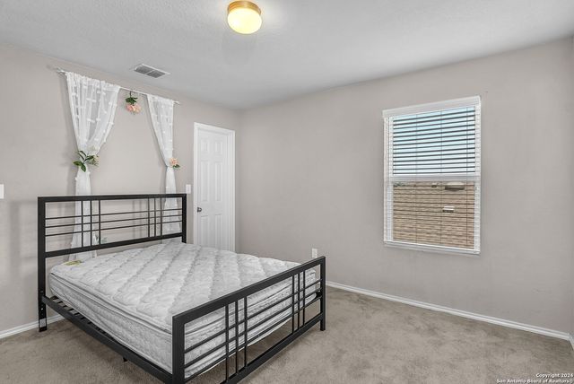 150 HIDDEN KNL, Selma, TX 78154