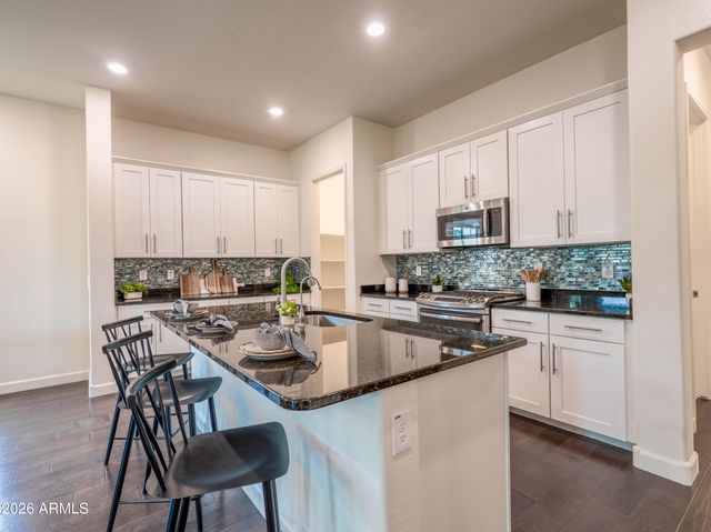 948 E RELIANT Street, Gilbert, AZ 85298