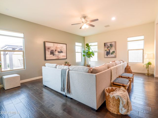 948 E RELIANT Street, Gilbert, AZ 85298