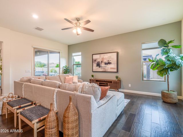 948 E RELIANT Street, Gilbert, AZ 85298