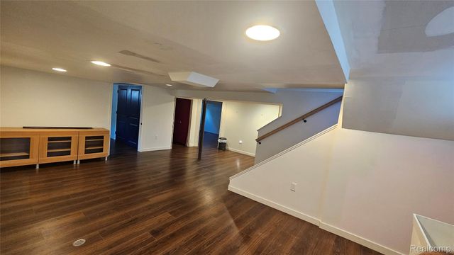 211 Starr Avenue, Pontiac, MI 48341