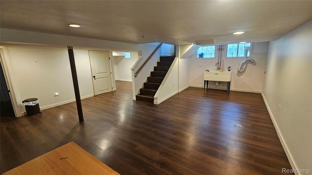 211 Starr Avenue, Pontiac, MI 48341