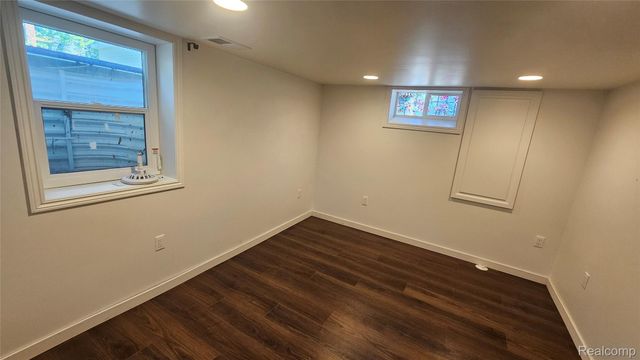 211 Starr Avenue, Pontiac, MI 48341