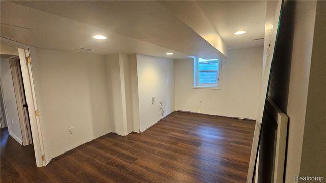211 Starr Avenue, Pontiac, MI 48341