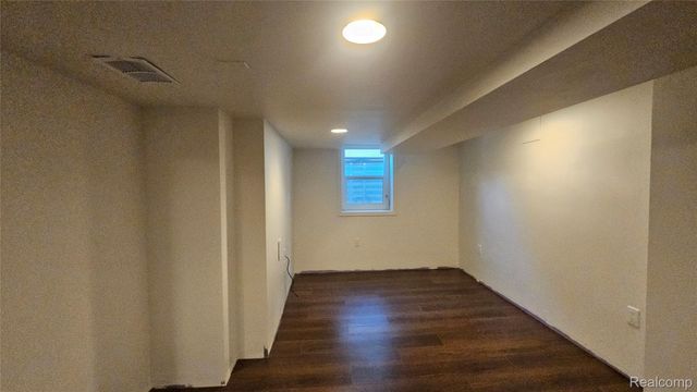 211 Starr Avenue, Pontiac, MI 48341