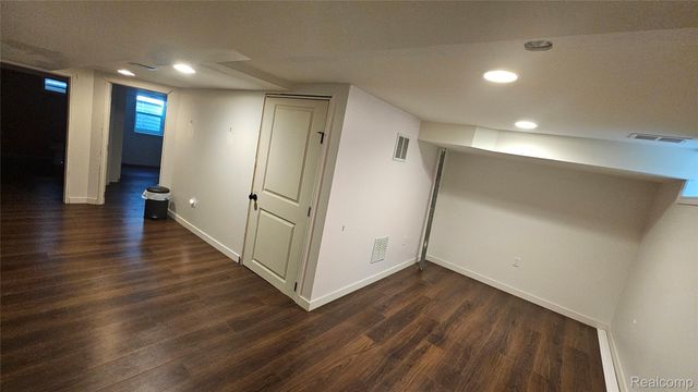 211 Starr Avenue, Pontiac, MI 48341
