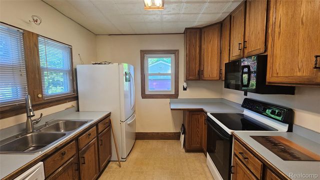 211 Starr Avenue, Pontiac, MI 48341