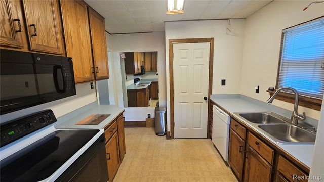 211 Starr Avenue, Pontiac, MI 48341