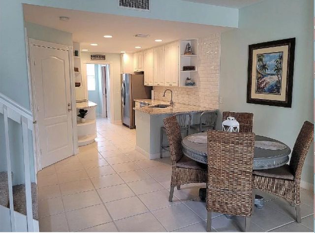 467 Capistrano Drive, Palm Beach Gardens, FL 33410