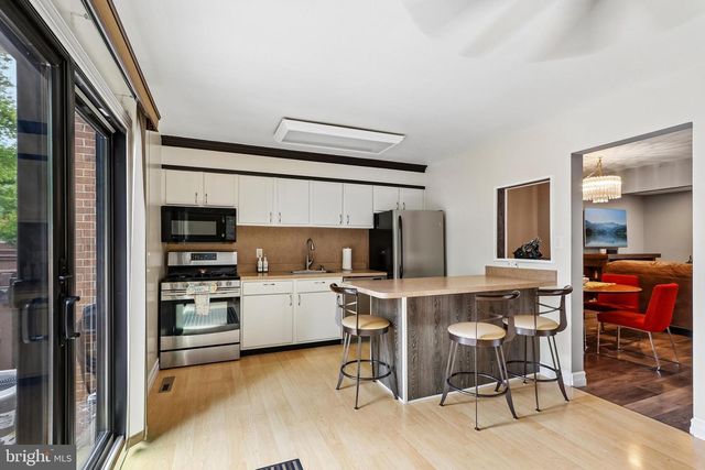 885 JAMESTOWN, East Windsor, NJ 08520
