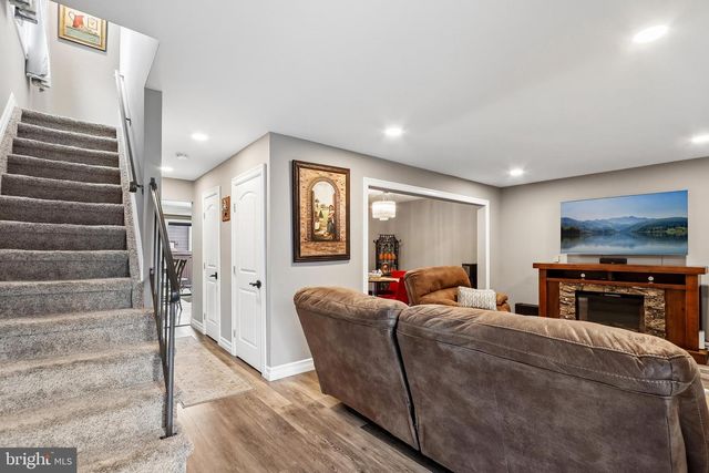 885 JAMESTOWN, East Windsor, NJ 08520