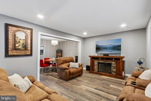 885 JAMESTOWN, East Windsor, NJ 08520