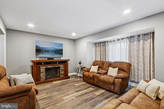885 JAMESTOWN, East Windsor, NJ 08520