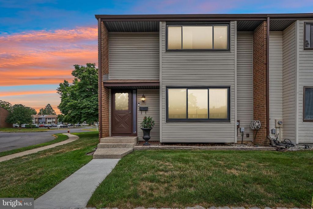 885 JAMESTOWN, East Windsor, NJ 08520