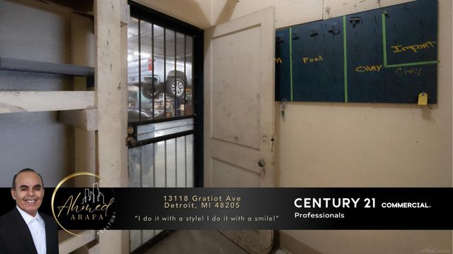 13118 Gratiot Avenue, Detroit, MI 48205