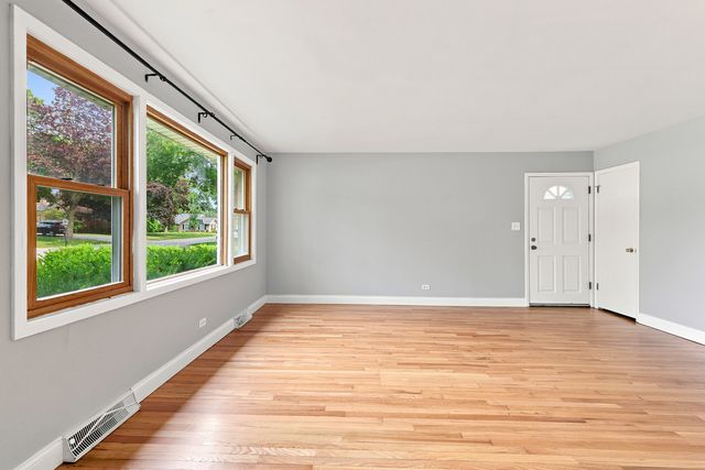 1113 S Haddow Avenue, Arlington Heights, IL 60005