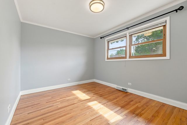 1113 S Haddow Avenue, Arlington Heights, IL 60005